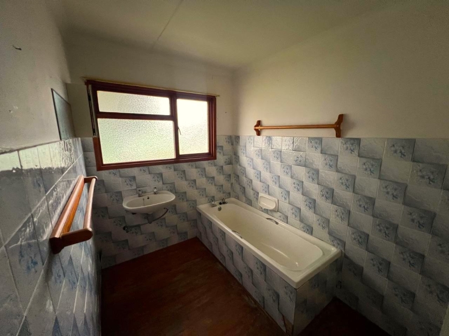 5 Bedroom Property for Sale in Bergsig Western Cape